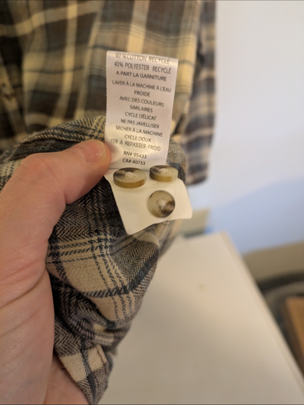 Toad&Co 2XX Recycled Cotton Plaid Button-Up Shirt in Cream, Gray, And Blue. - Picture 5 of 7